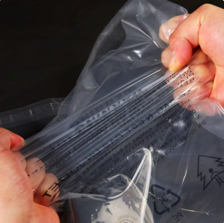 100 Pcs Transparent Self-Adhesive Bags – Perfect for T-Shirts, Hoodies and Pants